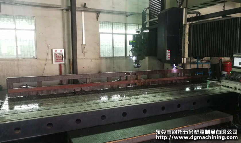 大型數(shù)控龍門銑加工操作人員的安全生產(chǎn)注意事項(xiàng)