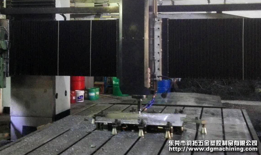 大型數(shù)控龍門銑機(jī)械加工操作人員需注意什么？