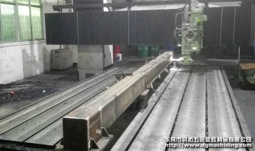 大型數(shù)控龍門(mén)銑機(jī)械加工