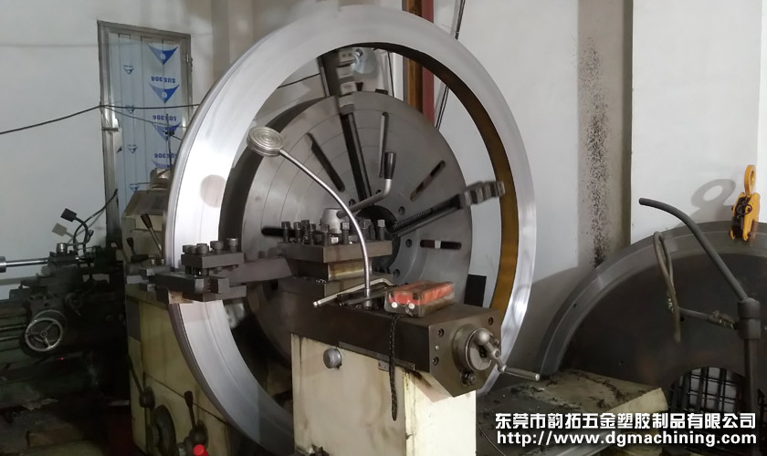 大型普通車(chē)床加工